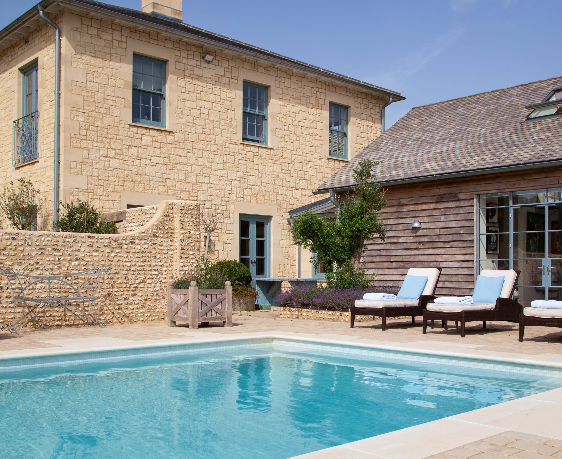 Pool detail